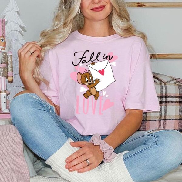 Tom And Jerry Fall In Love Women’s Red Heather Short Sleeve Crew Neck Tee