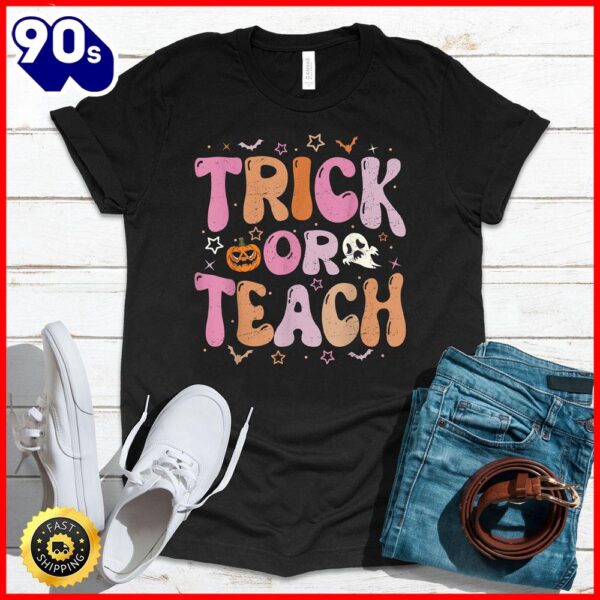 Halloween 2025  Retro Vintage Groovy Trick Or Teach Halloween Teacher Life T-Shirt