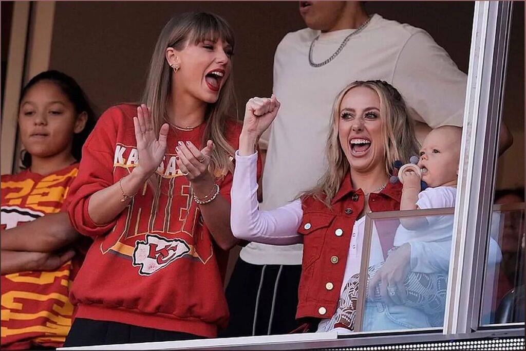 taylor swift and brittany mahomes enjoy 66657 1704877357009