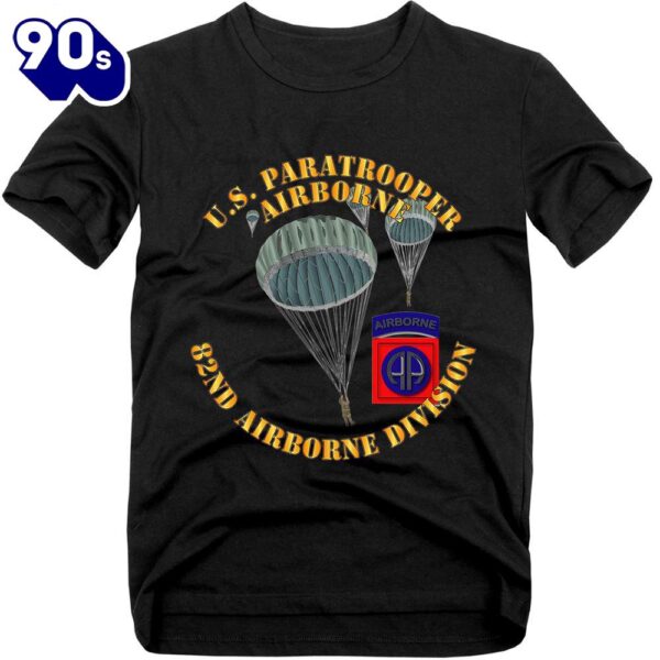 US Army Paratroopers With The 82nd Airborne Division Parachute Classic Unisex T-Shirt Gildan